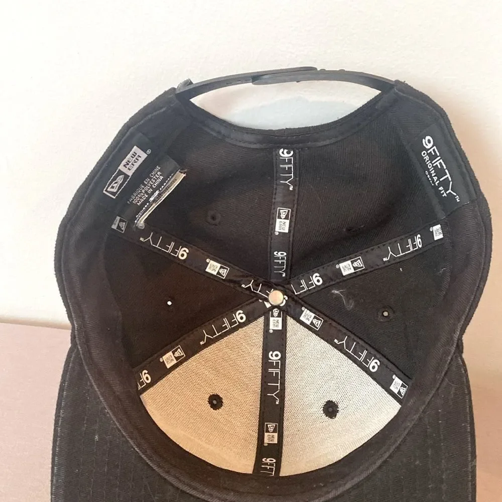 Oakley NewEra Mark II Embroidered Baseball Cap, flat brim in black, Gently used